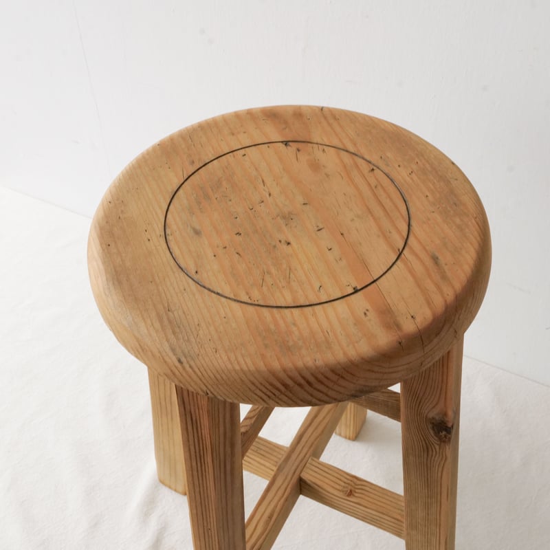貫を上下に配した木の丸スツールC/st.807 | SLOWHAND DEPARTMENT
