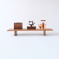 15cmの高さが生み出す特別感。敷板構造の木製展示台/st.1002