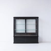 艶やかなブラックカラーが美しいガラスショーケース/sa.1017