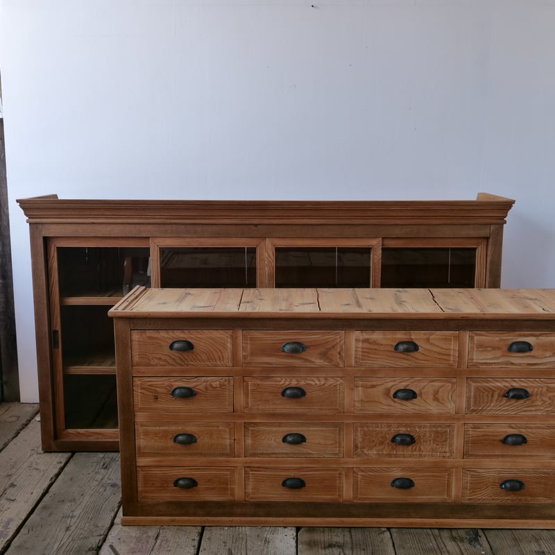 ガラスの引き戸と20杯の抽斗を備えた薬箪笥/sk.688 | SLOWHAND DEPARTMENT