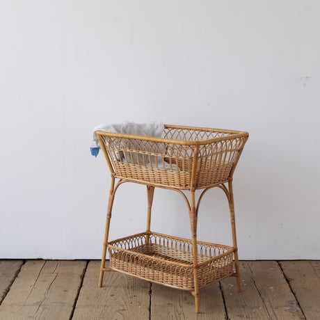 昭和レトロ　籐 ラタン　脱衣カゴ　バスケット　籐カゴ　ヴィンテージ ヴィンテージ ラタン バスケット 脱衣籠 古い籐籠 昭和 衣類籠