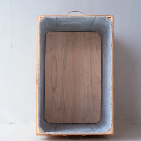 剥離加工で現れた木目や木肌が味わい深い 取手のついた白木の茶箱/st.1259