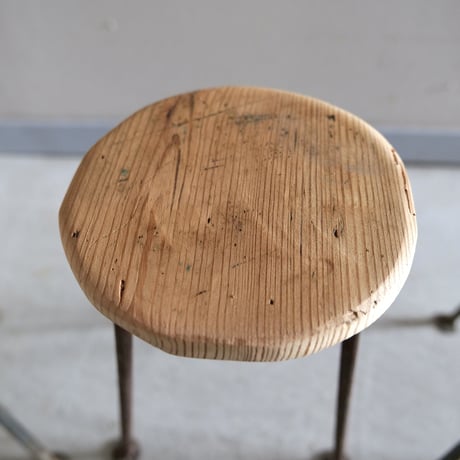 short stand / iron & old wood