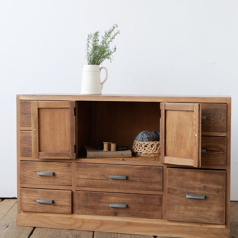 つまみ取手がアクセントの9ドロワーズ・ヴィンテージウッドチェスト/sk