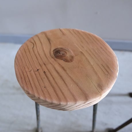 short stand / iron & old wood
