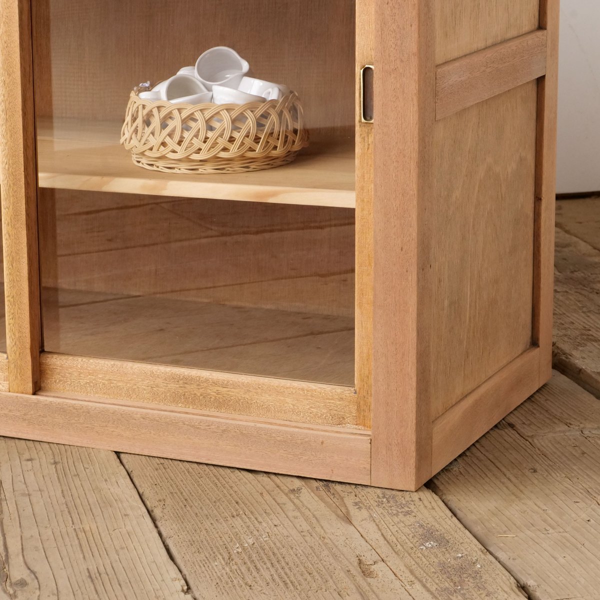 無垢材を贅沢に使った引き戸ガラスのローボード/sk.775 | SLOWHAND