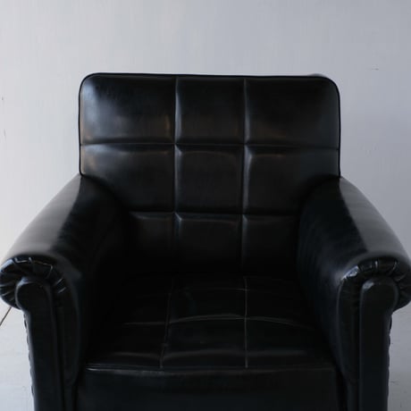 腰掛けたくなる包容力の黒いソファー【A】/sa.998