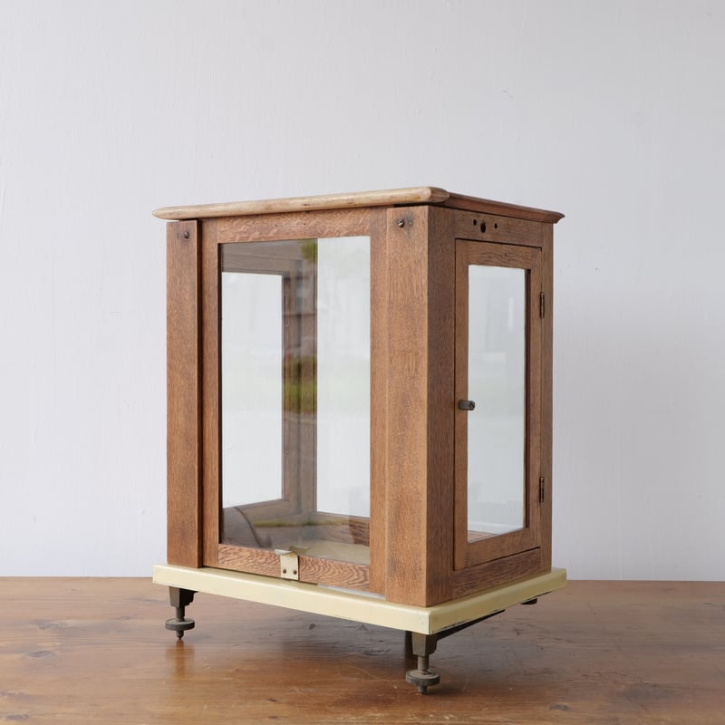 アンティーク木製ガラスケース入り化学天秤真鍮製分銅セット付新潟県計量検定合格品 古い天秤の硝子ケース sd.010 | SLOWHAND DEPARTMENT