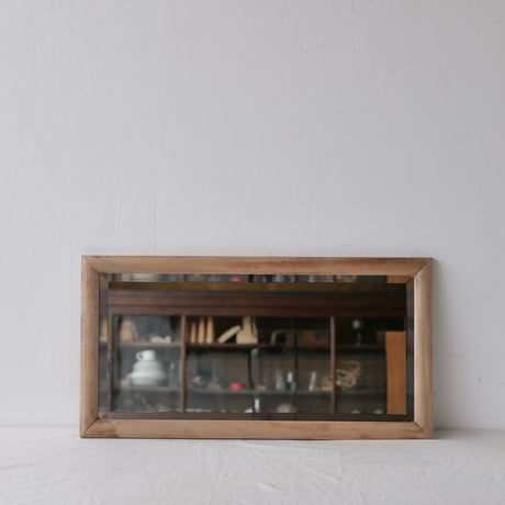 小さな長方形がかわいい木枠の鏡/st.658