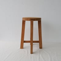まっすぐさが魅力の小さな木のスツール/st.797