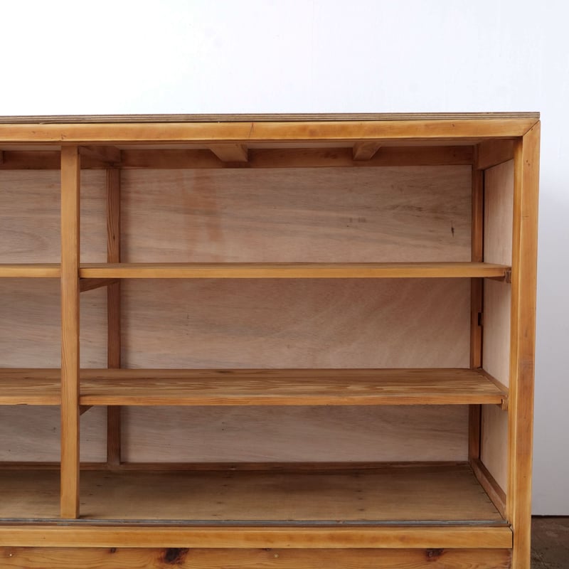 愛らしい脚の付いたガラス引き戸の立派なローボード/sk.770 | SLOWHAND