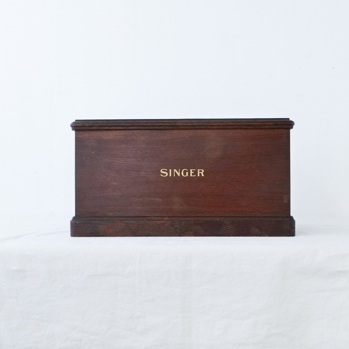 AKa6705　シンガー　ＳＩＮＧＥＲ　ミシン　木製ケース SINGERのロゴが入った木製のミシンカバー/st.886 | SLOWHAND DEPART