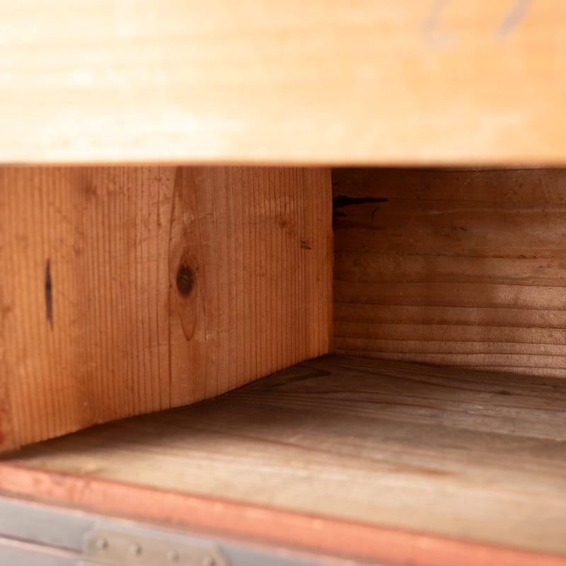 パタパタ開く扉が楽しい 漆塗りの小さな収納棚 st.1082 | SLOWHAND