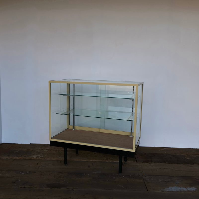 Iron frame 脚付きショーケース cream /全国配送可◎/ 店舗引取 Iron frame 脚付きショーケース cream /全国配送可◎/ 店舗引取