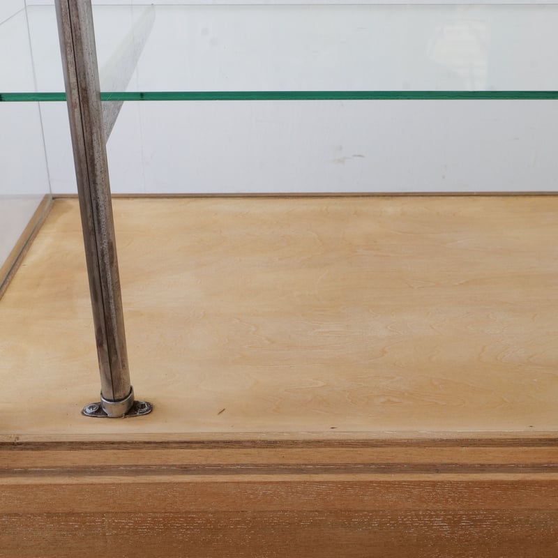 木の温もりと透明感が絶妙なバランスのガラスショーケース/sk