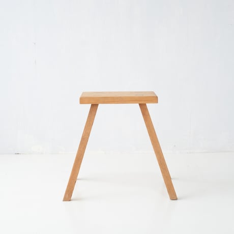 展示台としても使える シンプルな木製角スツール/st.1123