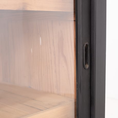 シンプルながら空間を引き締める存在感のカップボード【BLACK】/sa.1109'C
