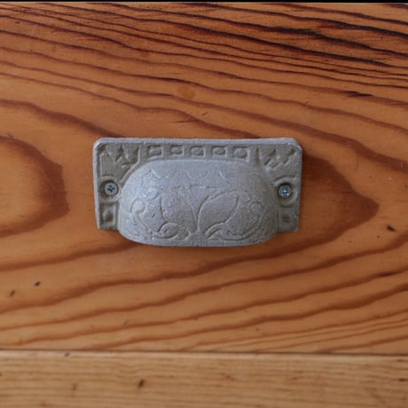 ガラスの引き戸と4杯の抽斗を備えた木製ローボード/sk.689