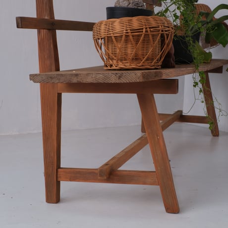 たっぷり横長でシンプルな作りが素朴な木製ベンチ/sa.955