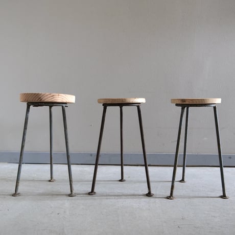 short stand / iron & old wood
