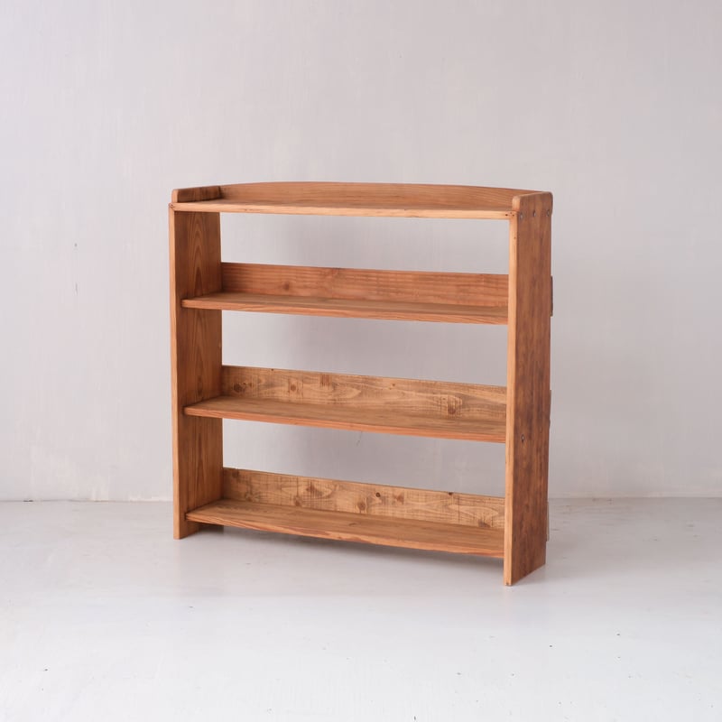 空間に軽やかさをもたらす、背面オープンの4段棚/sa.987 | SLOWHAND