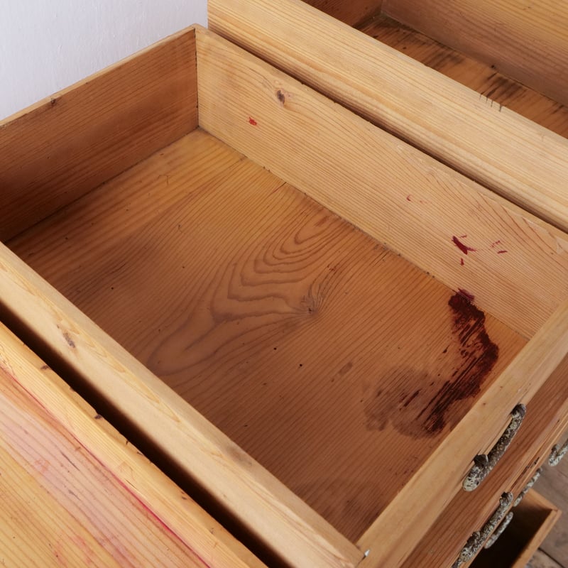 高さ違いの抽斗が整然と並ぶ28杯の薬箪笥/sk.768 | SLOWHAND DEPARTMENT