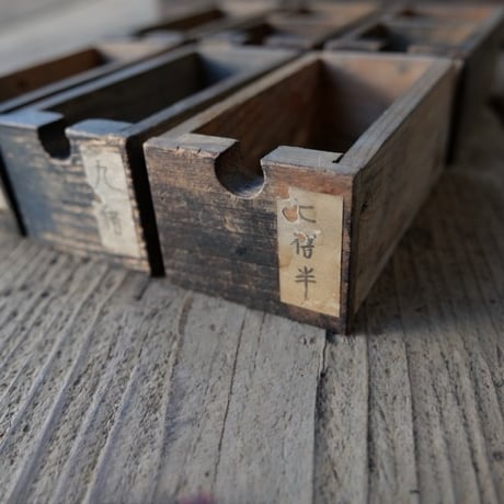 明治期 80杯の薬箪笥 /sk. 325