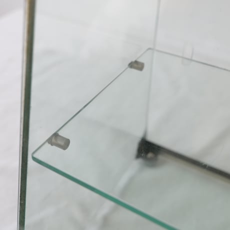 光を取り入れる全面ガラスの卓上ショーケース/st.667