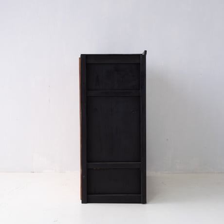 シンプルながら空間を引き締める存在感のカップボード【BLACK】/sa.1109'C