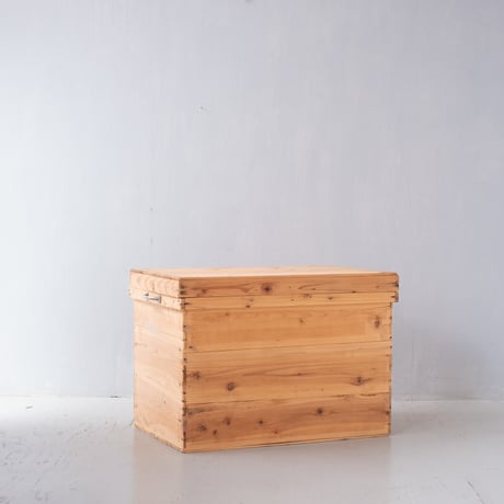 剥離加工で現れた木目や木肌が味わい深い 取手のついた白木の茶箱/st.1259