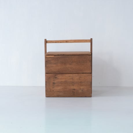 使い込まれた自然な丸みがやさしい 100年前の木製おかもち/st.1058