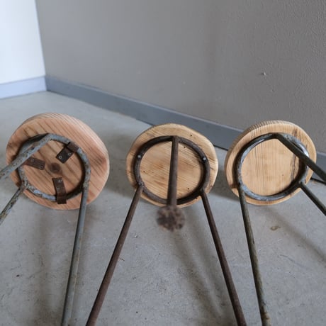 short stand / iron & old wood