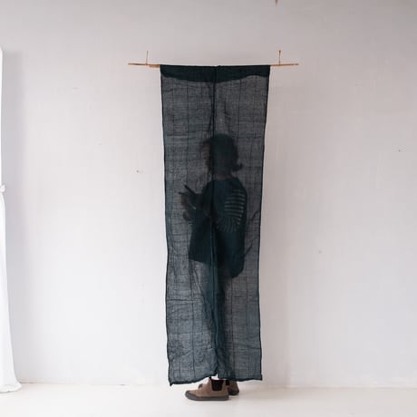 青みを帯びた深い緑色の 蚊帳リネン古布 　190×64cm/st.1206