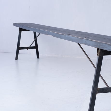 時を纏った風格の漂うグレーペイントのロングベンチ/sa.1093