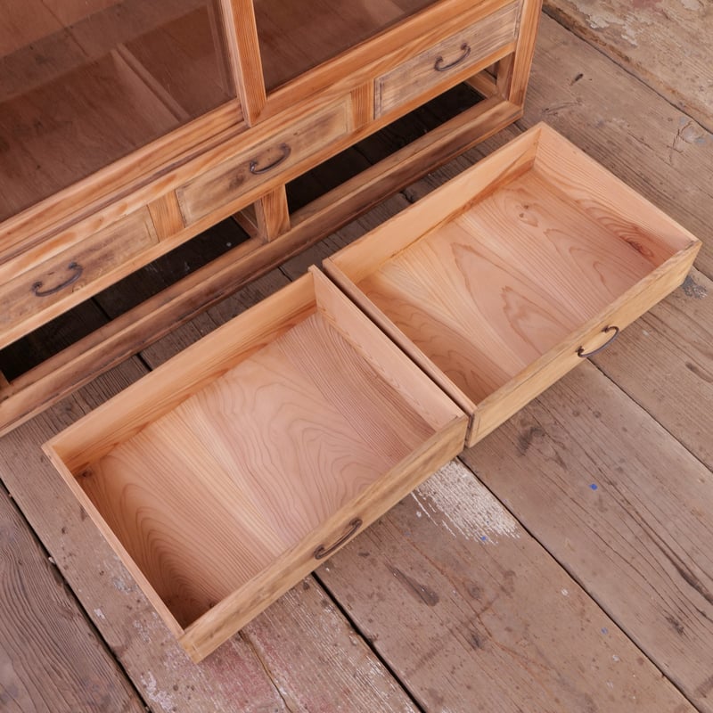 たっぷり五杯の抽斗を備えたガラス戸のキャビネット/sa.895 | SLOWHAND