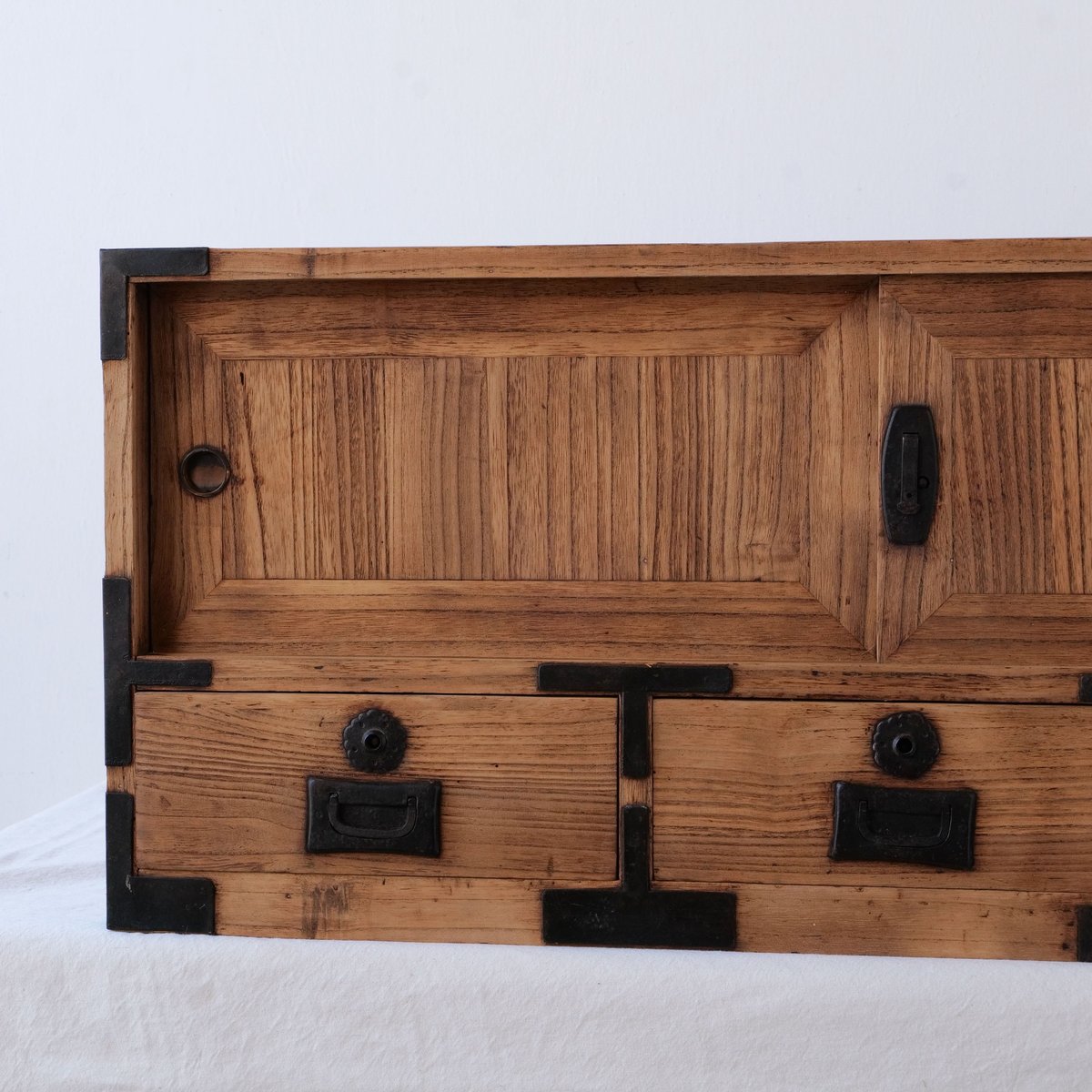 時を重ねた静けさが宿る、100年前の時代箪笥/sk.837 | SLOWHAND