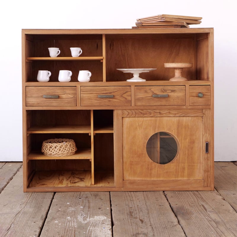 丸窓デザインがかわいらしい多機能キャビネット/sk.766