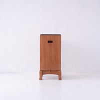 脚のデザインがGOOD！蓄音機ケースから生まれ変わった展示台/st.1092