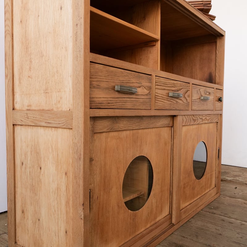 丸窓デザインがかわいらしい多機能キャビネット/sk.766