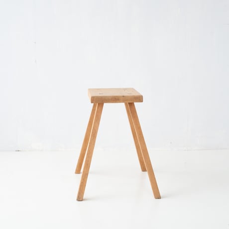展示台としても使える シンプルな木製角スツール/st.1123