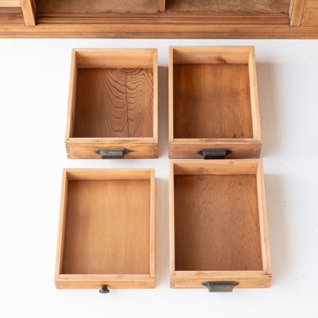 使い勝手の良さが魅力 1930年代の木製チェスト/sa.1146'B