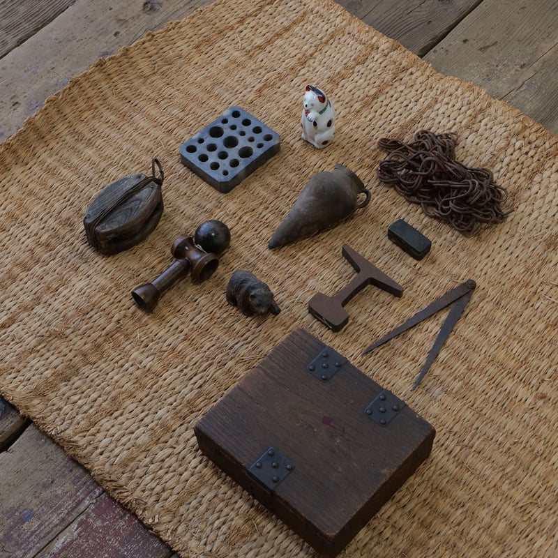 素朴な藁を編んでつくられた古いむしろ/st.833 | SLOWHAND DEPARTMENT