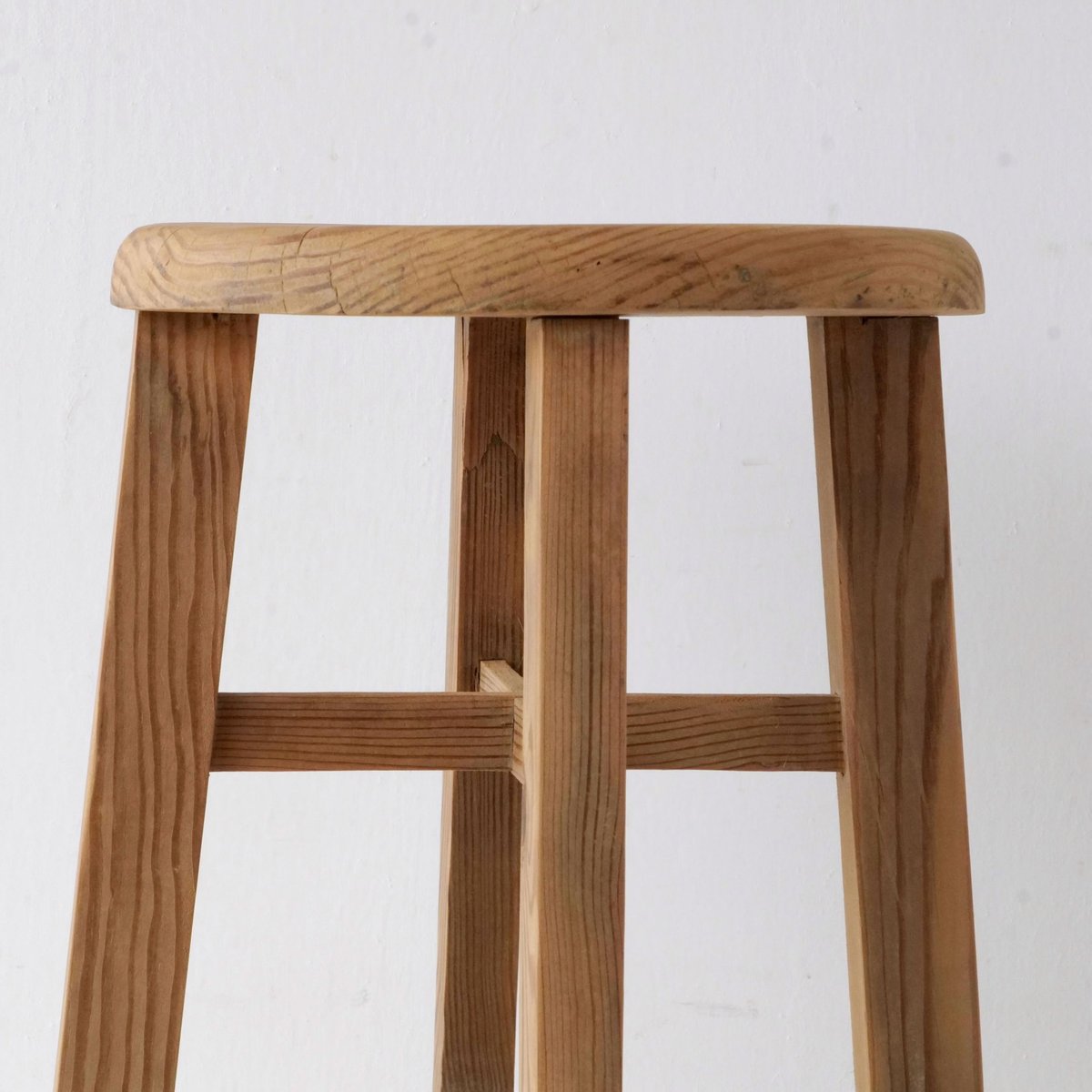 貫を上下に配した木の丸スツールB/st.806 | SLOWHAND DEPARTMENT