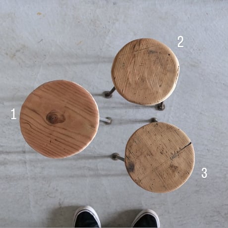 short stand / iron & old wood