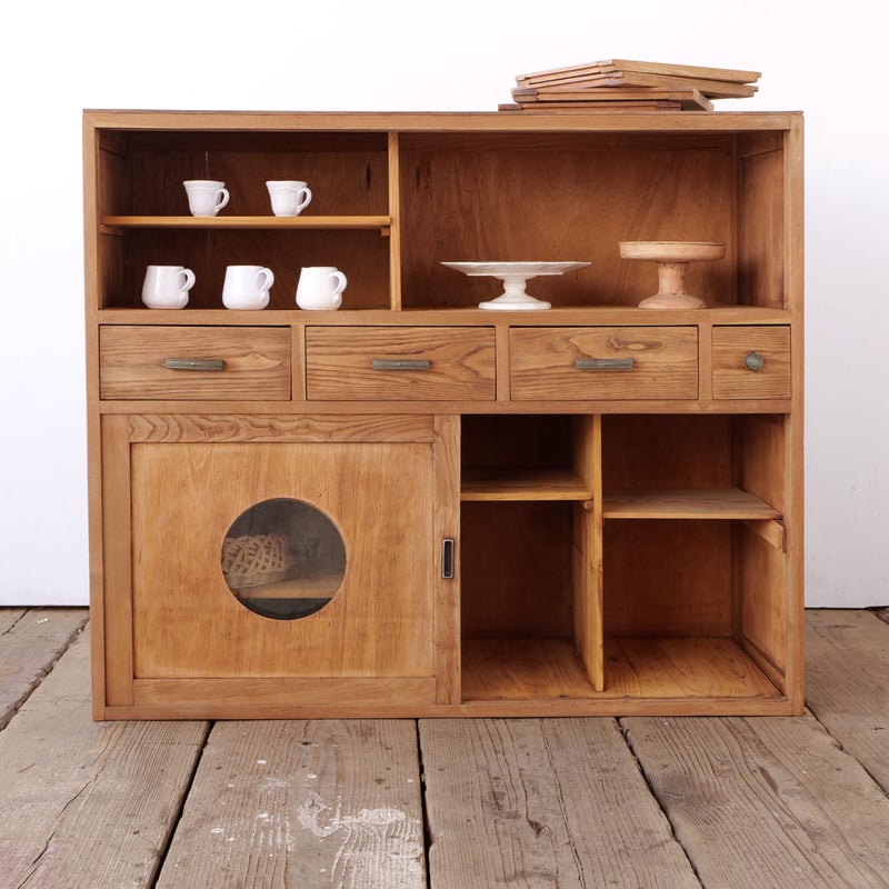 丸窓デザインがかわいらしい多機能キャビネット/sk.766