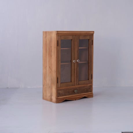 ガラスの取手がついた小さな木製書庫 /st.925