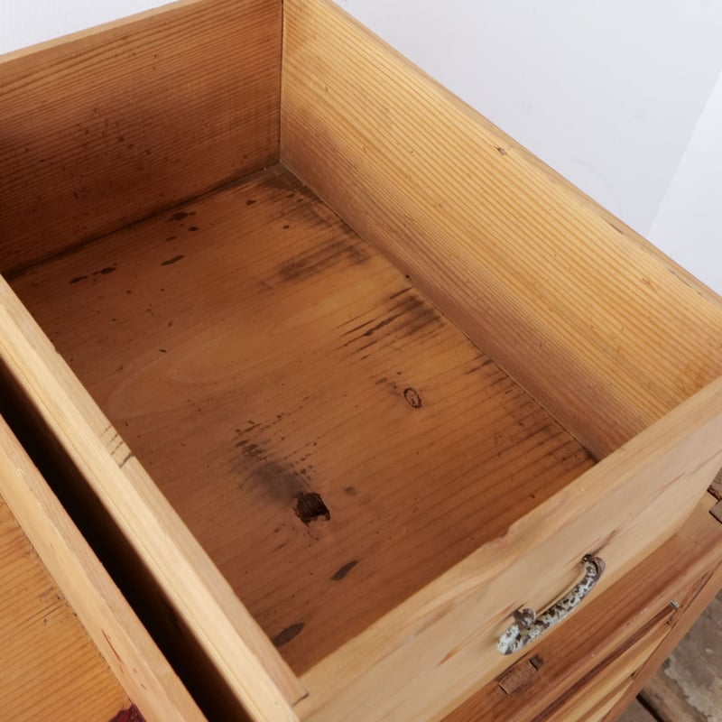 高さ違いの抽斗が整然と並ぶ28杯の薬箪笥/sk.768 | SLOWHAND DEPARTMENT