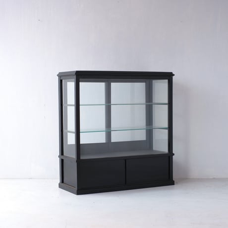 艶やかなブラックカラーが美しいガラスショーケース/sa.1017