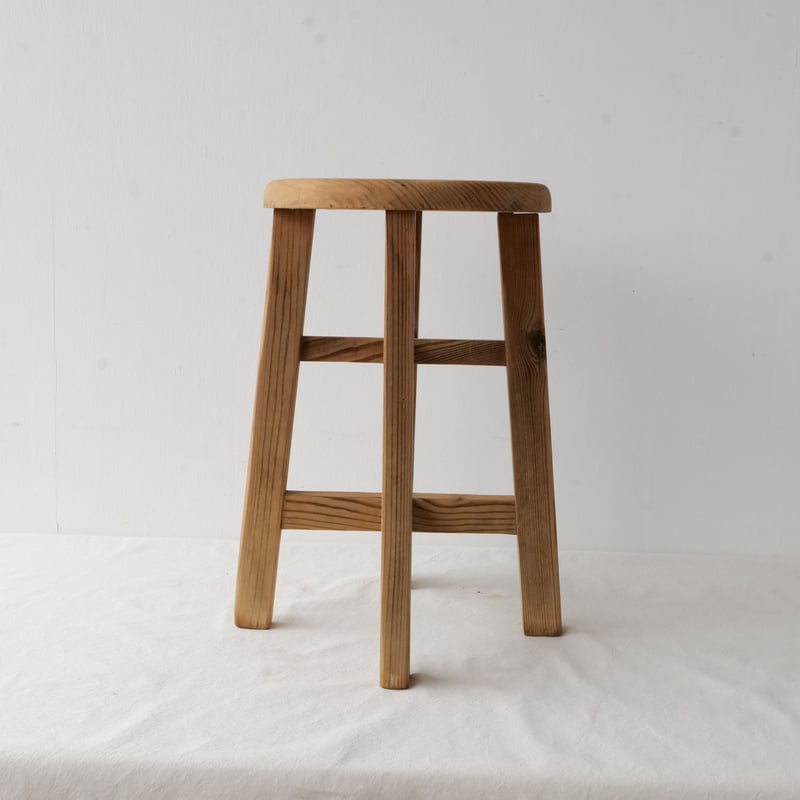 貫を上下に配した木の丸スツールC/st.807 | SLOWHAND DEPARTMENT