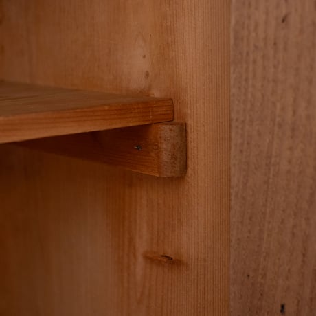ガラスの取手がついた小さな木製書庫 /st.925